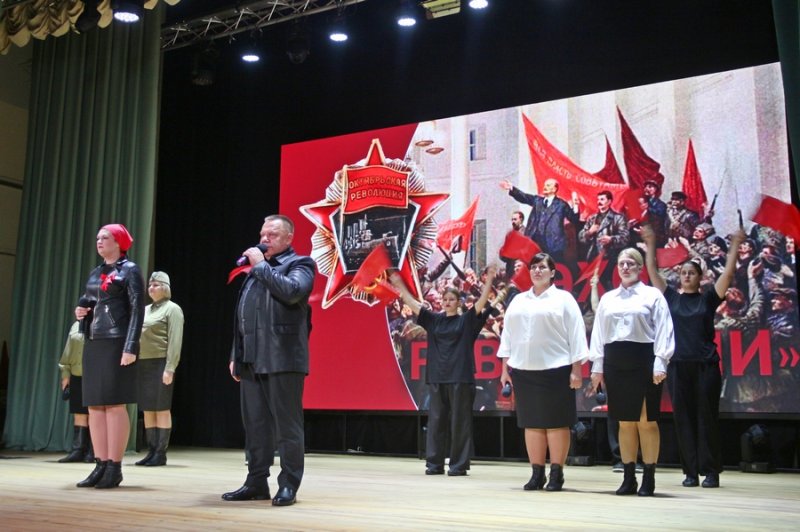 Помнить историю В Зельве состоялось торжество приуроченное ко Дню Октябрьской революции